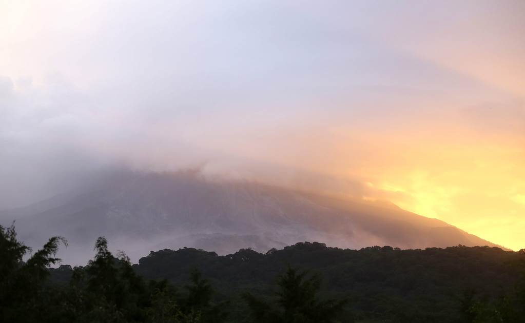 Esperan cinco días más de actividad del volcán de Colima