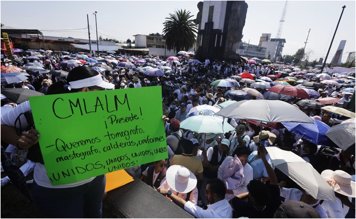 Personal de salud del Edomex se manifiesta para exigir instrumental, uniformes y basificación