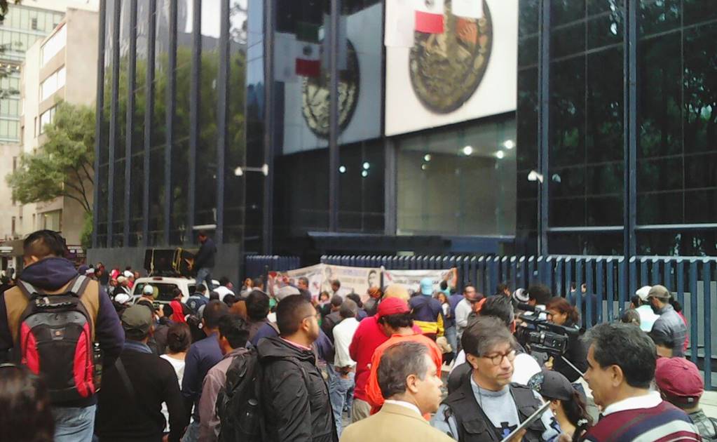 Simpatizantes de CNTE protestan en Reforma