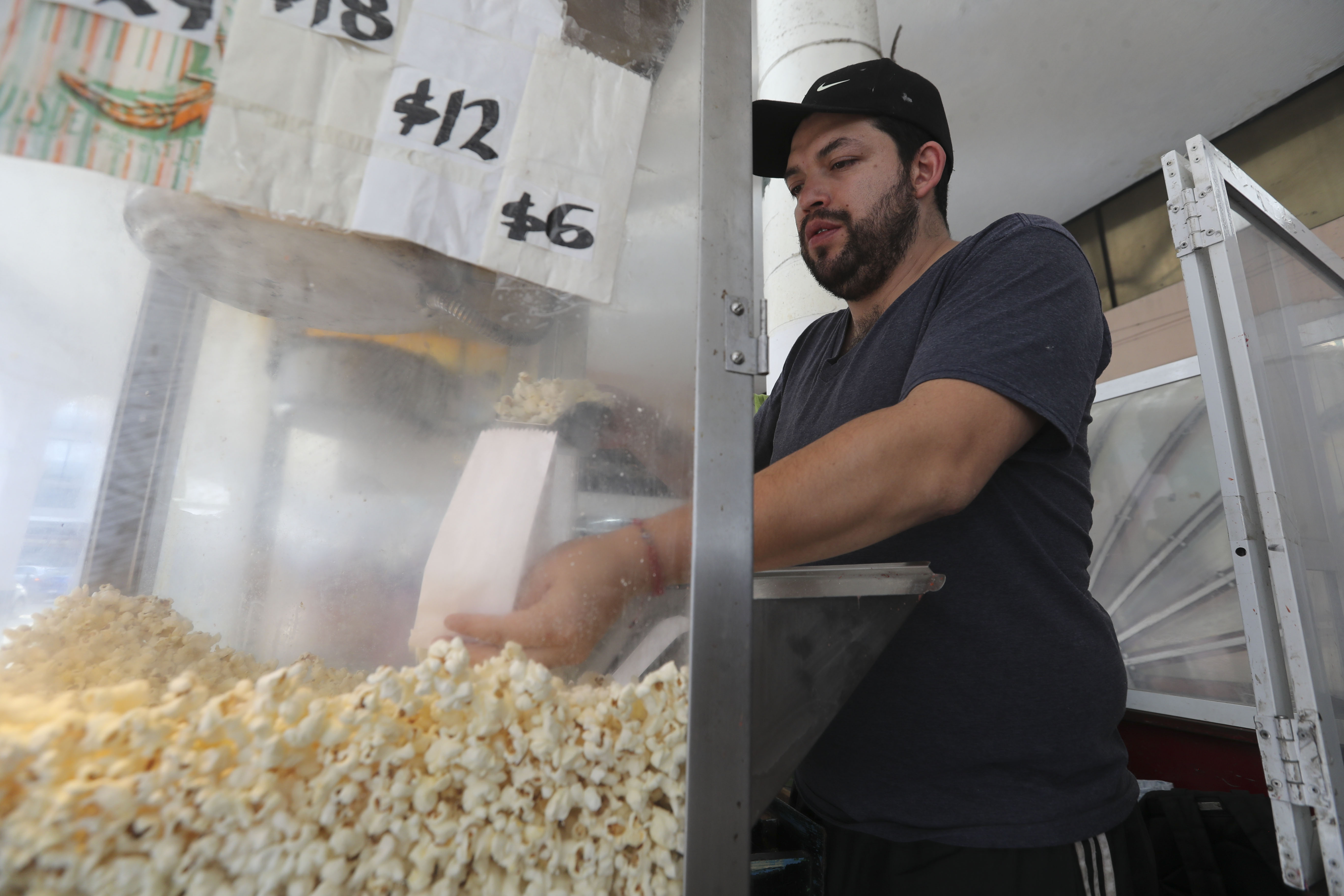 Siete décadas elaborando palomitas de maíz; la historia de la familia Fernández