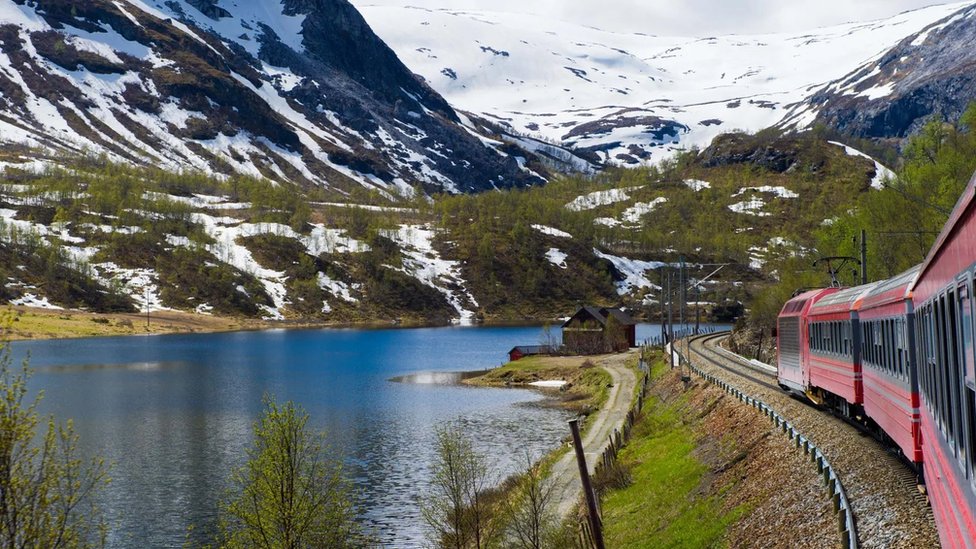 Tren de Oslo, milagro de la ingeniería noruega que conecta el sur del país a través de glaciares