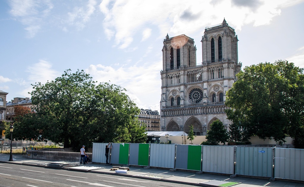 Inician trabajos de limpieza de plomo en Notre Dame