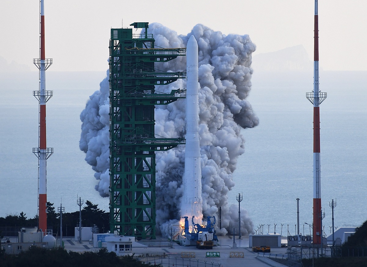 Corea del Sur se une a la contienda por la carrera espacial, lanza primer cohete espacial 