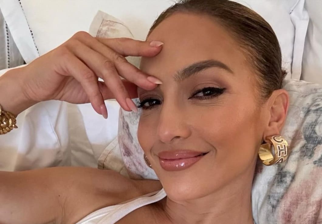 Jennifer Lopez deslumbra con increíble figura en su cumpleaños 55