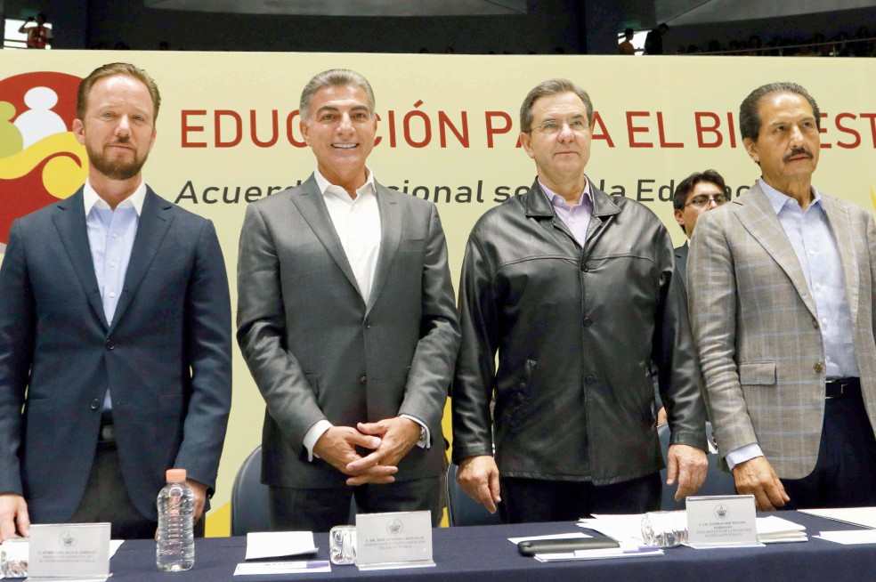 Convocan en consulta a mejorar calidad educativa