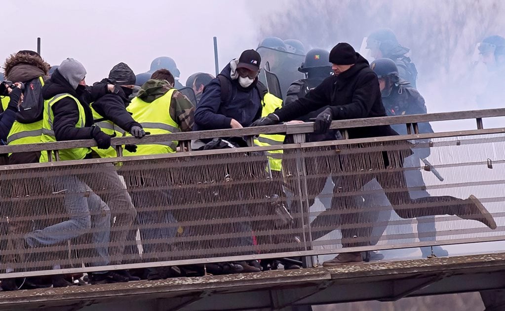 Francia alista plan para prohibir manifestaciones por “chalecos amarillos”