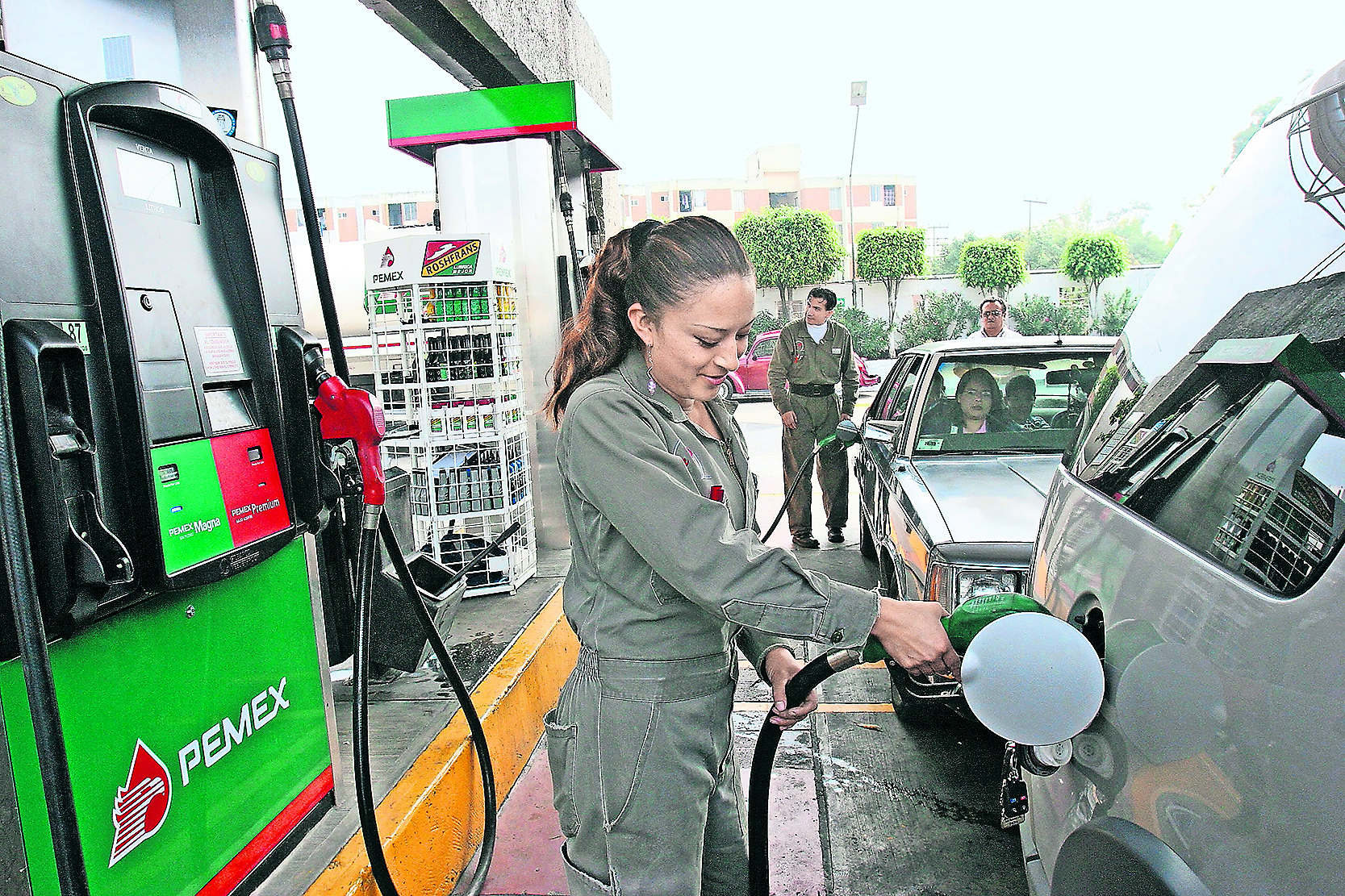 Liberalización de gasolinas debió entrar en 2013: CIDE