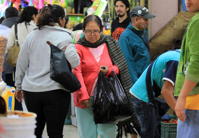 El Marqués descarta prohibir plásticos