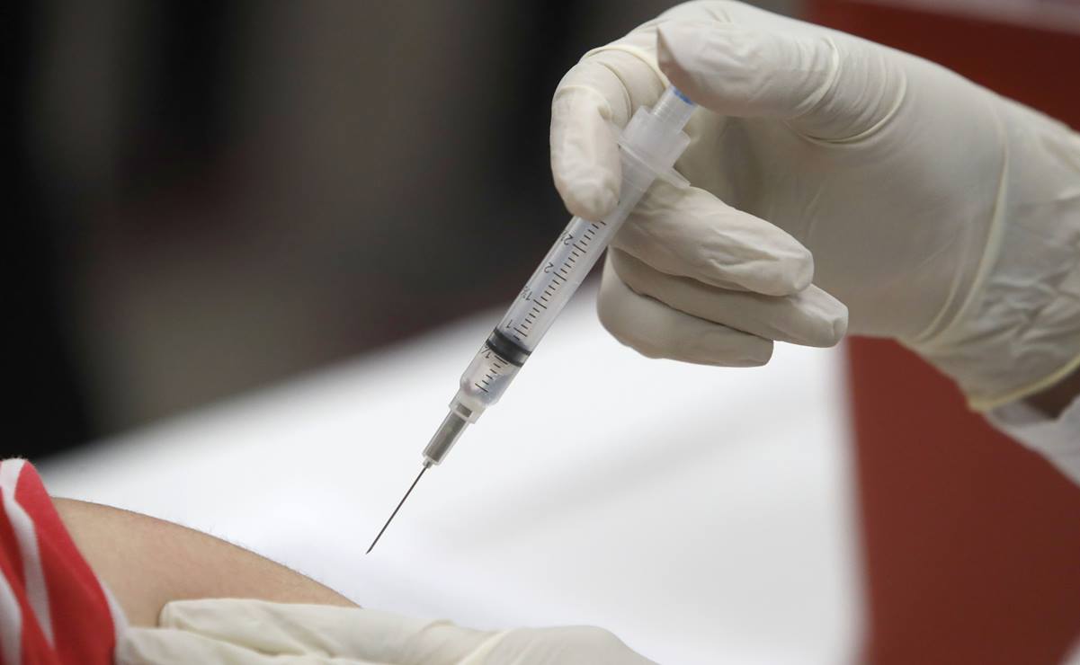 Científicos chinos prevén probar vacuna contra coronavirus en 40 días