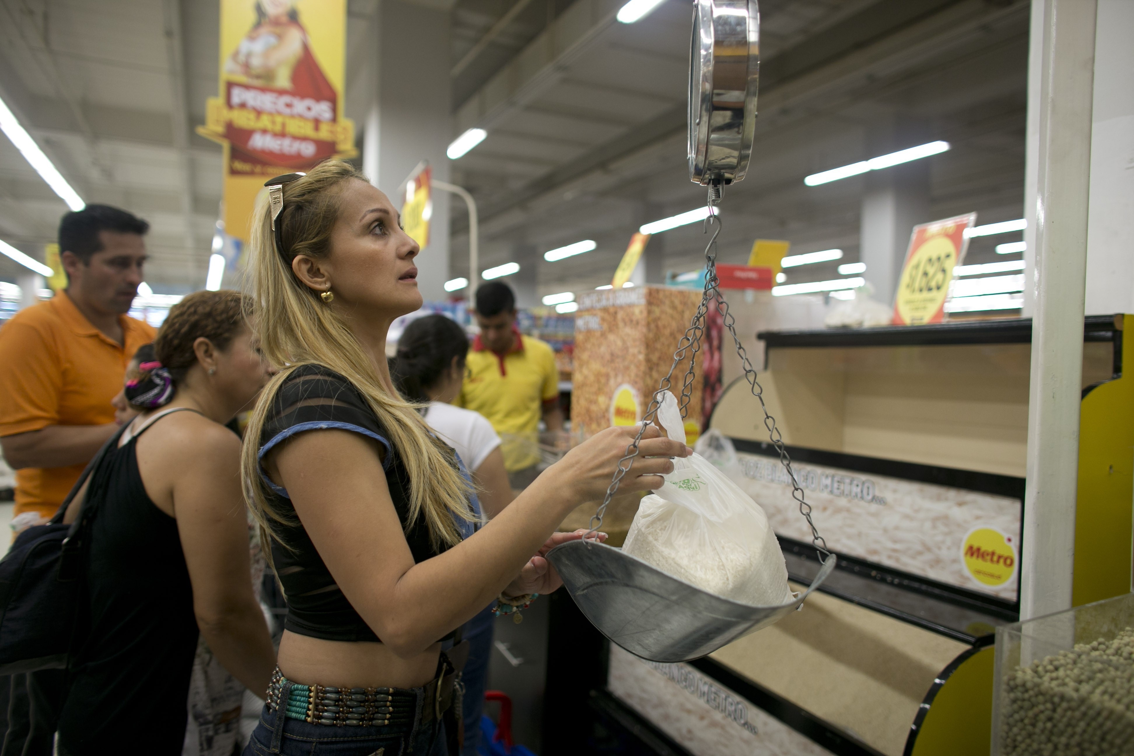 Venezolanos en EU envían productos básicos a familiares