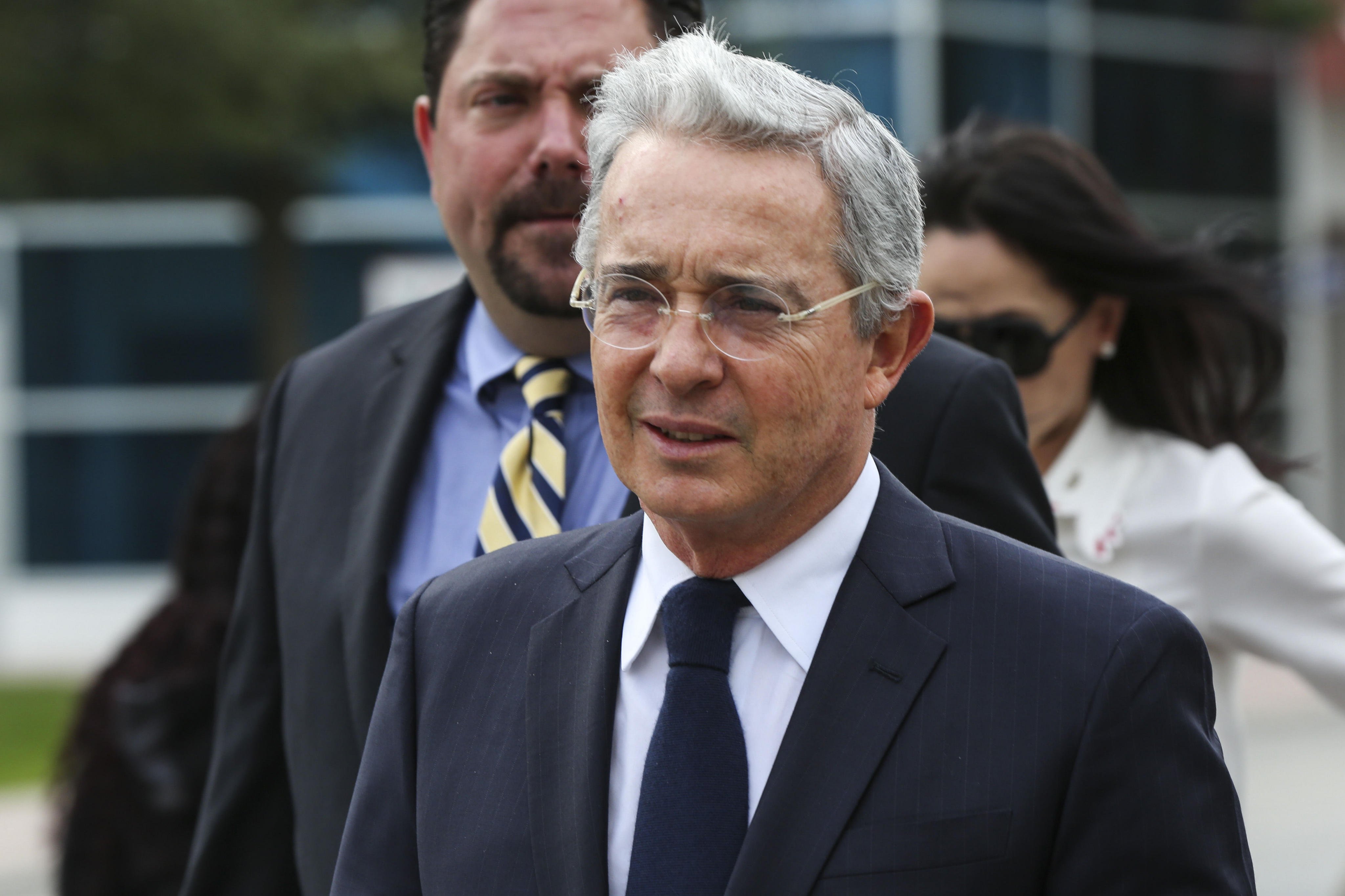 Partido de Álvaro Uribe rechaza nuevo acuerdo con FARC