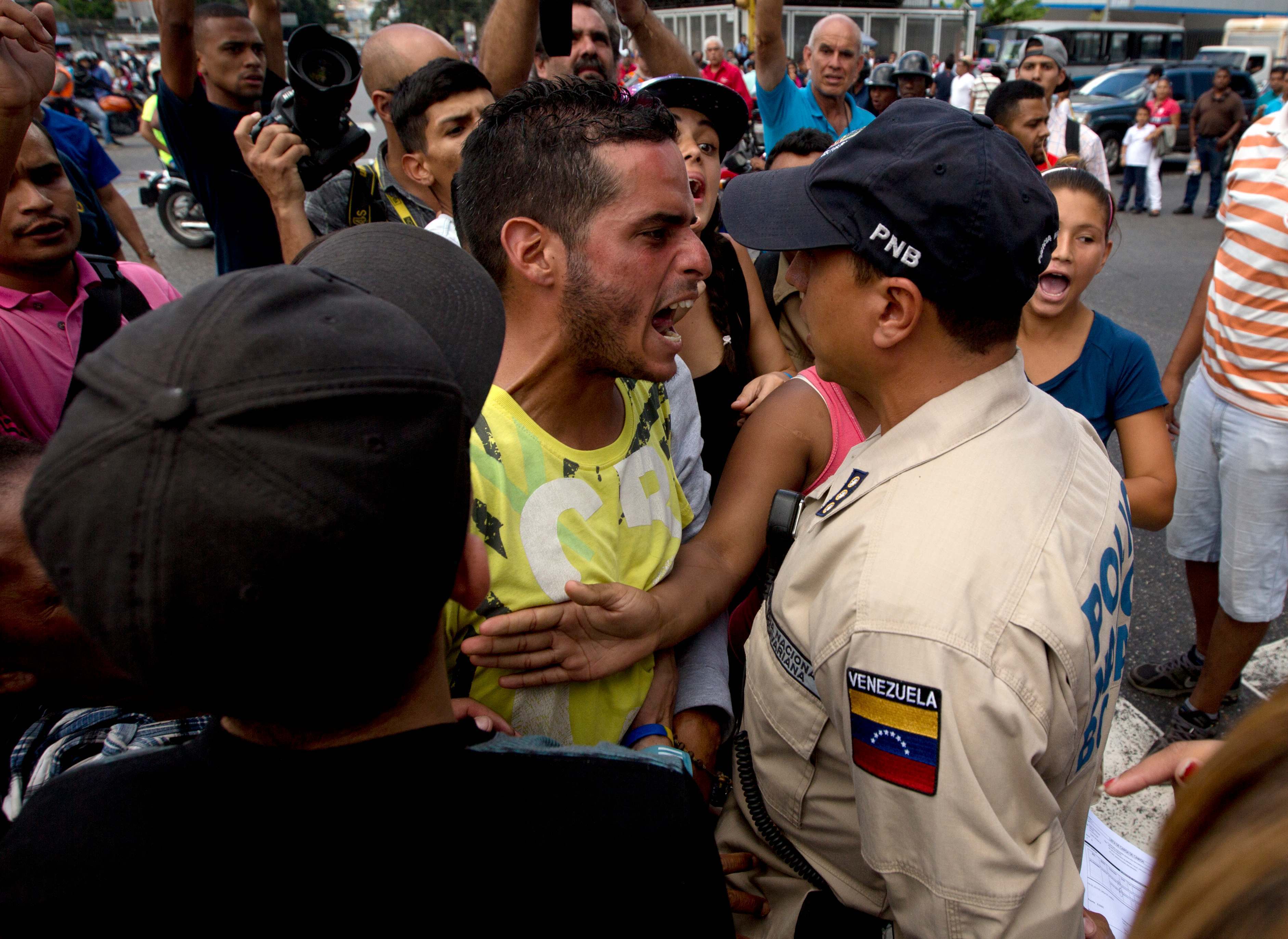 AI: "Política obstinada" de Venezuela acelera crisis humanitaria