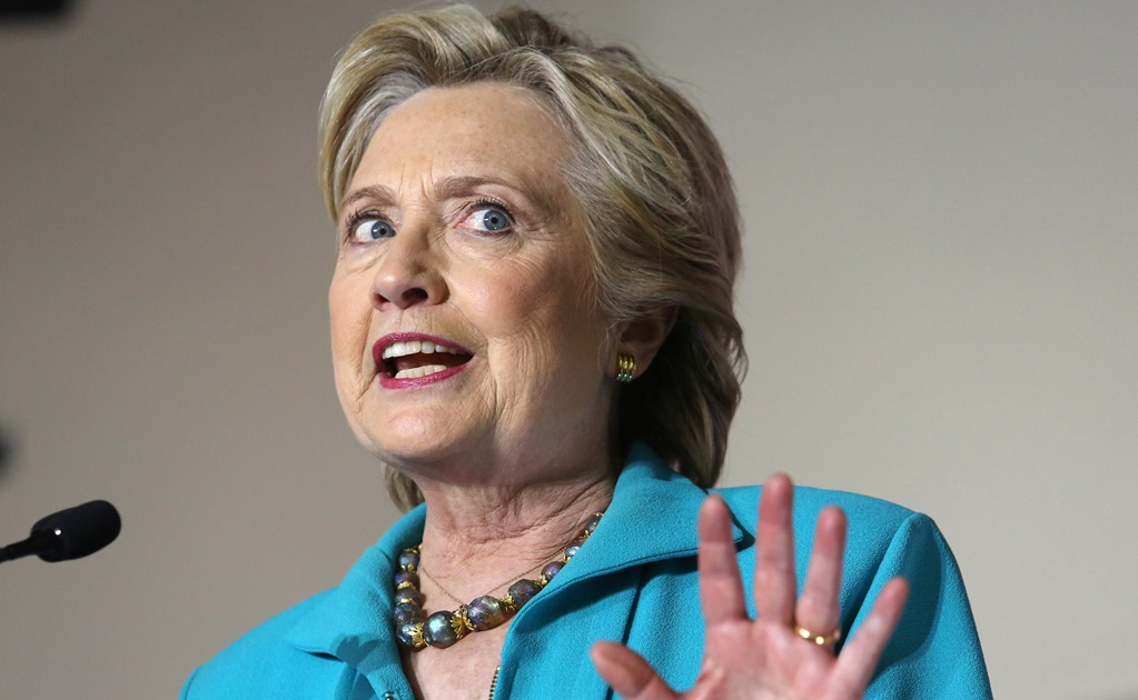 Campaña de Clinton pide transparencia a FBI por caso sobre correos 