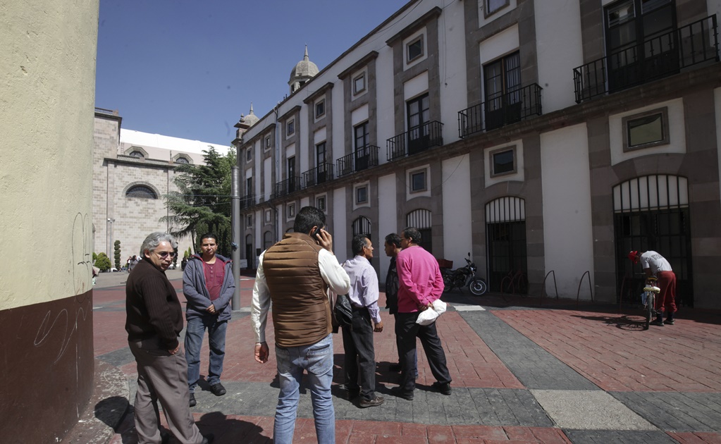 Cierran Alcaldía de Toluca por adeudo a constructora