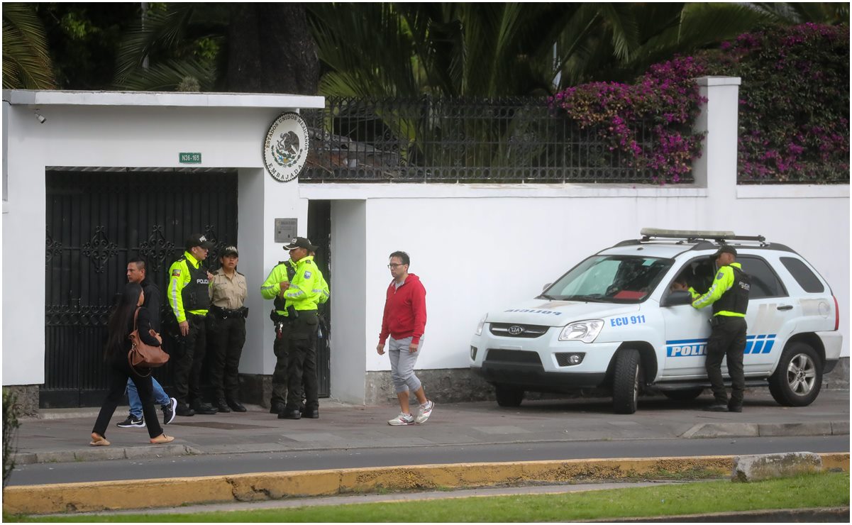 Colegio de Abogados condena allanamiento a Embajada de México en Ecuador