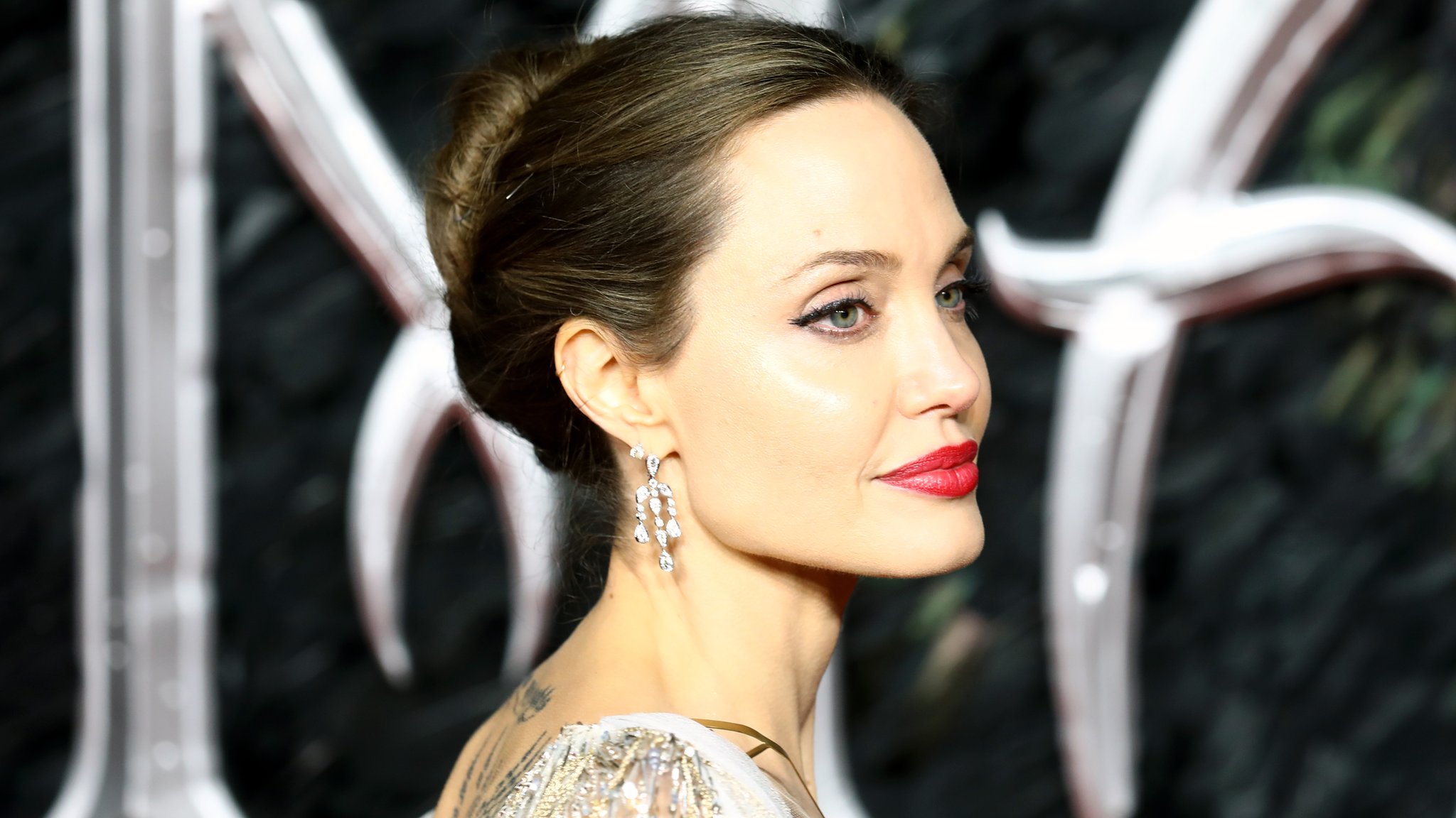 Angelina Jolie: "las mujeres fuertes aprenden de los hombres que les rodean"