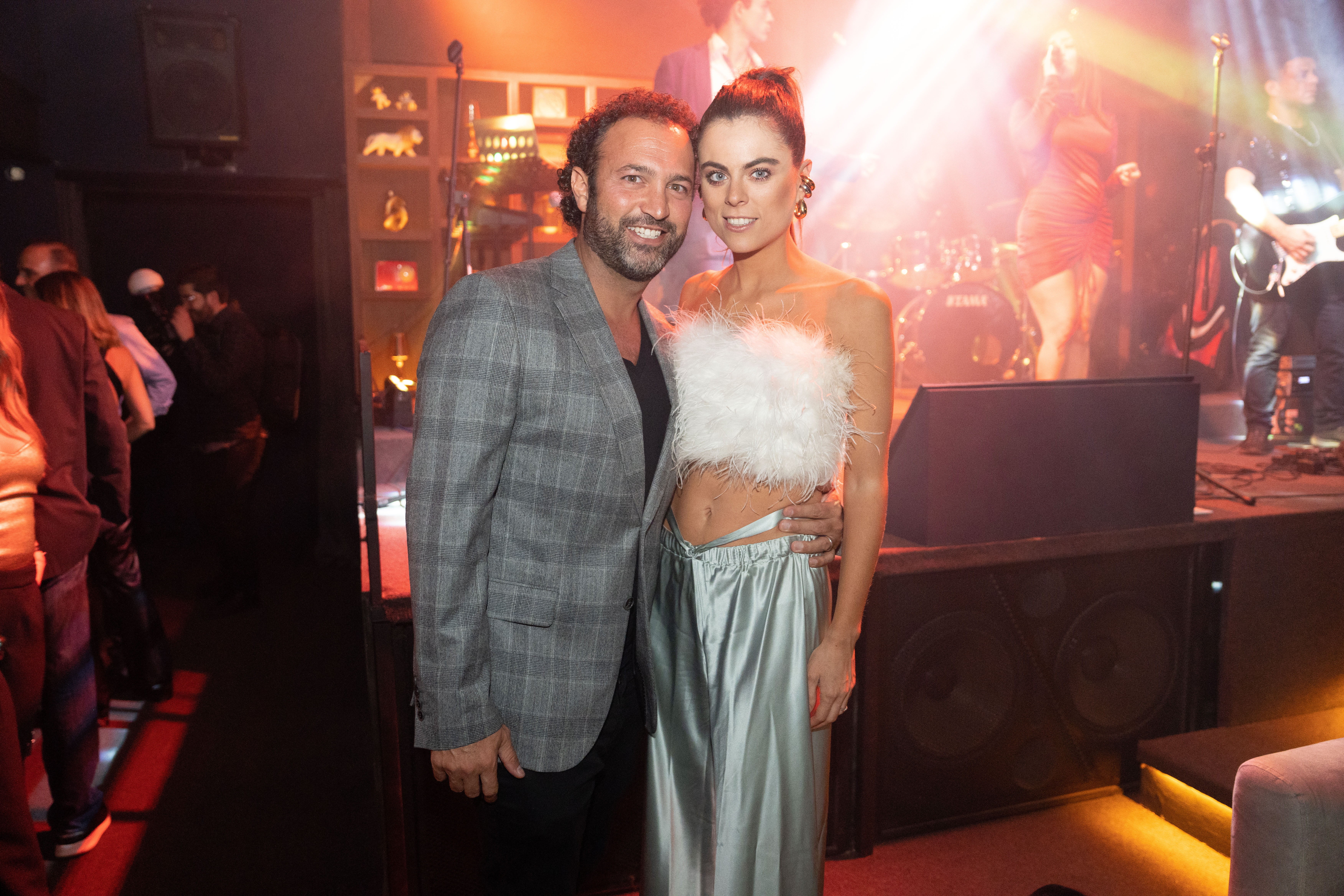 Daniel Cohen y Yael Sandler brillan en nuevo canta bar