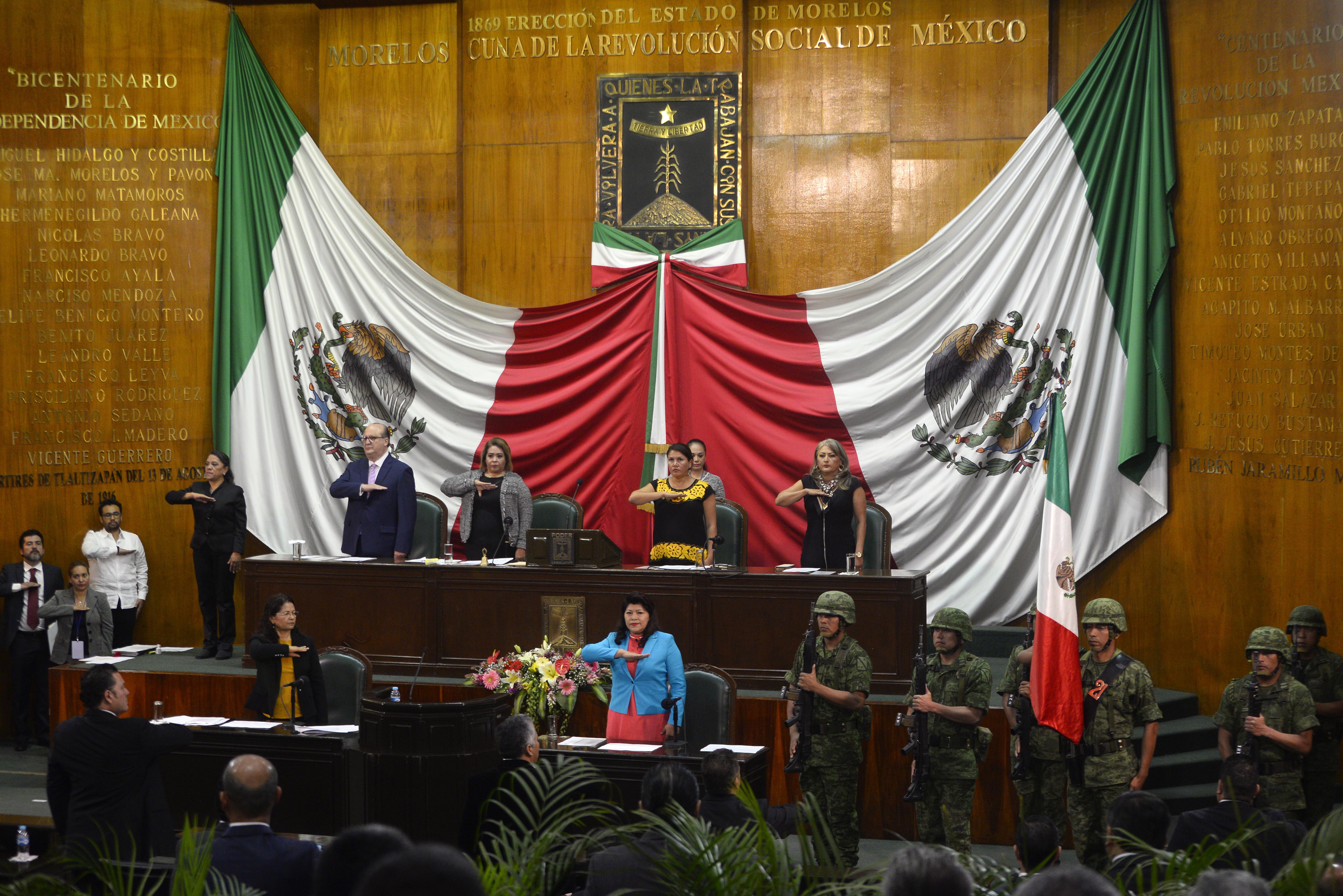 Diputados leen Bando Solemne que declara gobernador a Cuauhtémoc Blanco