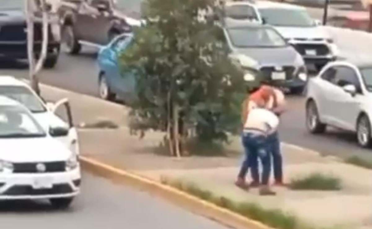 Chocan y se agarran a golpes en San Luis Potosí