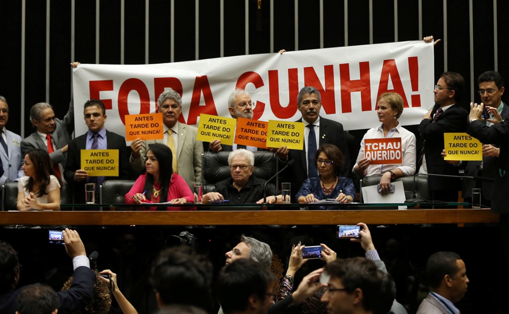 "Chao, querido", dicen miles a opositor de Rousseff