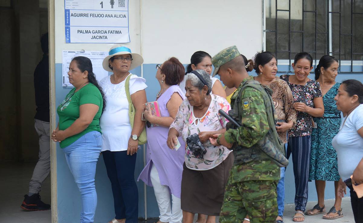 Tras celebrar referéndum, Ecuador reanuda este lunes apagones por crisis energética