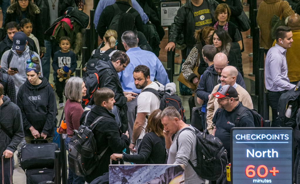 Pasajero estadounidense viajó en avión con arma sin ser descubierto 