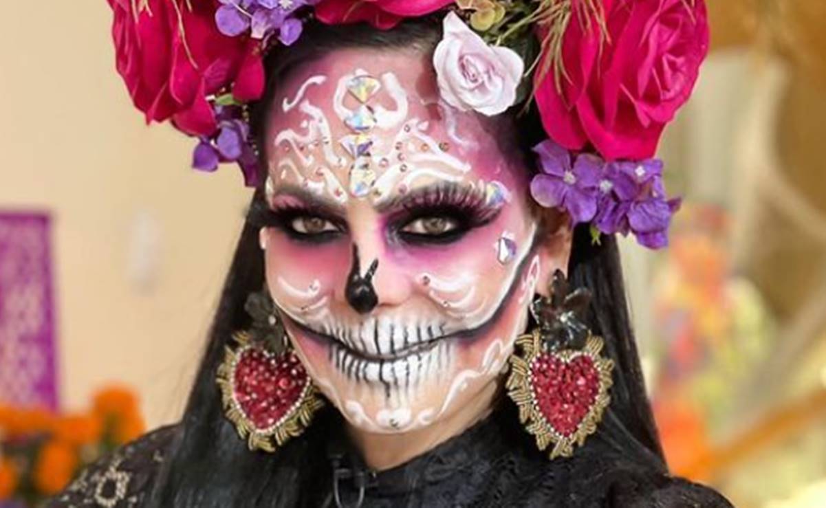 Maribel Guardia se viste de sexy catrina y posa con su nieto