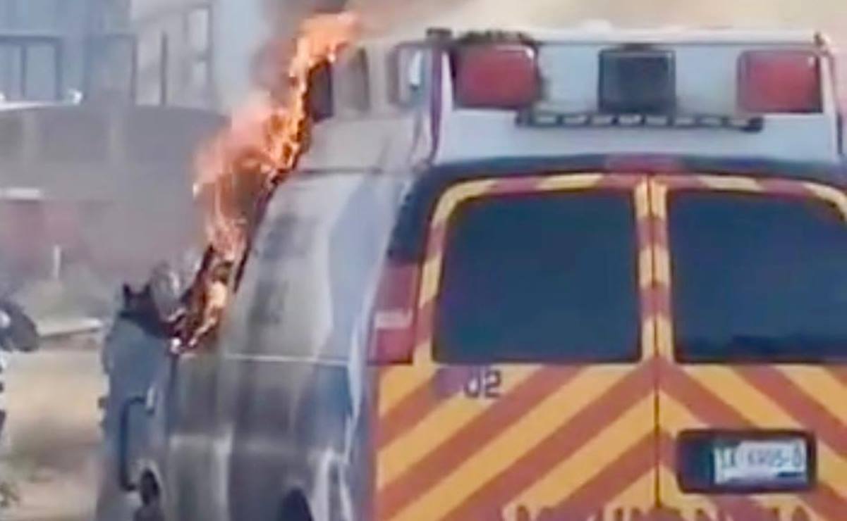 Atacan tres ambulancias y matan a dos paramédicos en Guanajuato