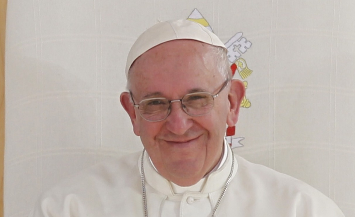 Hospitalizan al papa Francisco por infección respiratoria