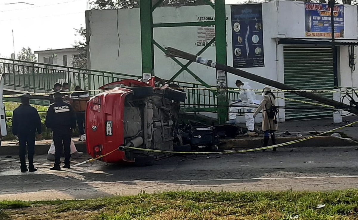 Choque entre tráiler, camioneta y motocicleta, deja una persona muerta en Edomex