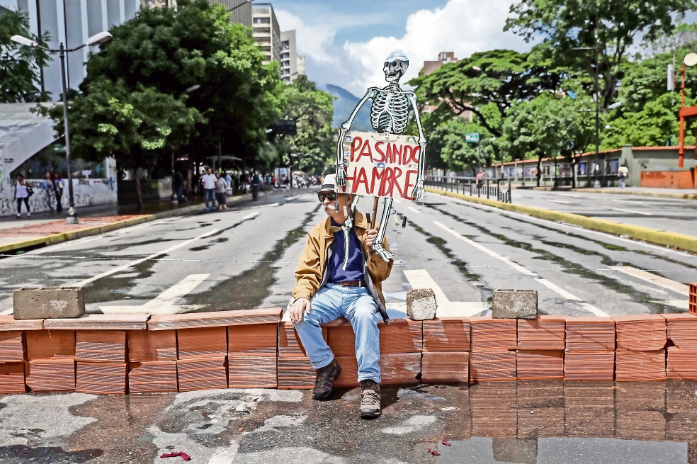 Rendición, exige el presidente Nicolás Maduro a disidentes