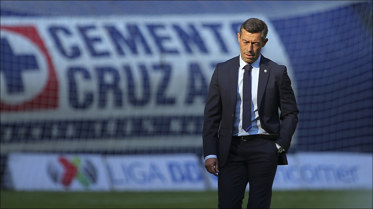 Pedro Caixinha no se enojó por pelea entre los mismos jugadores de Cruz Azul