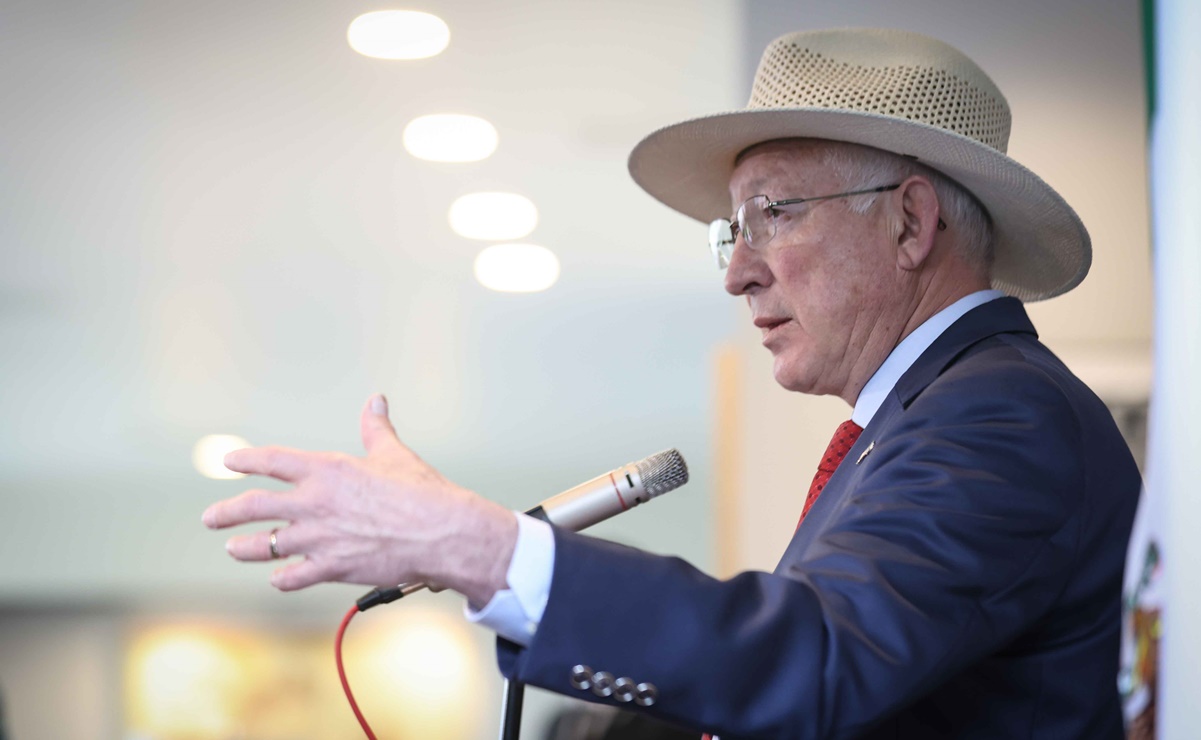 Ken Salazar comparte su preocupación con México por Ley SB4 de Texas; "es dañina e inconstitucional", afirma