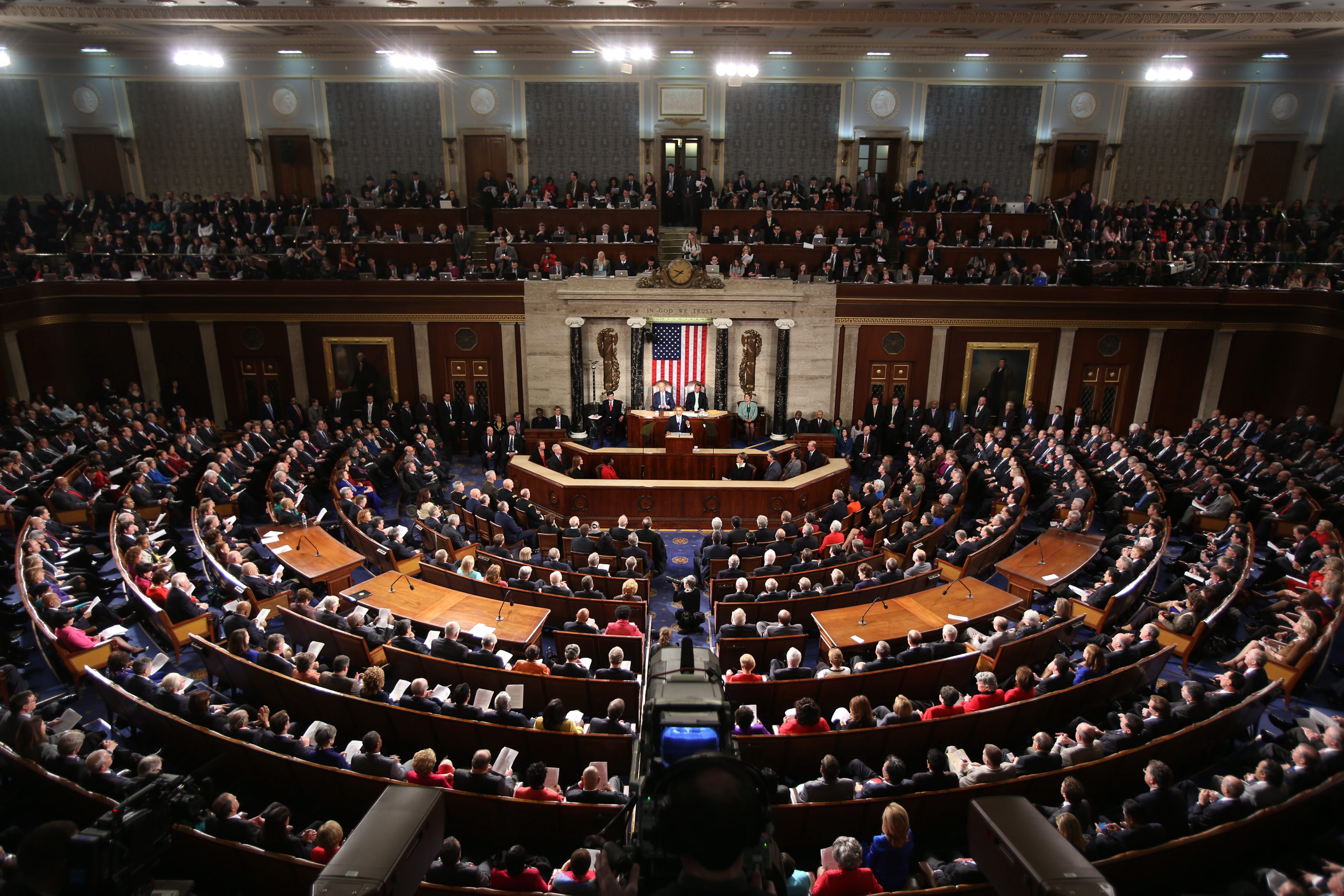 Senado de EU aprueba comenzar a debatir derogación de Obamacare