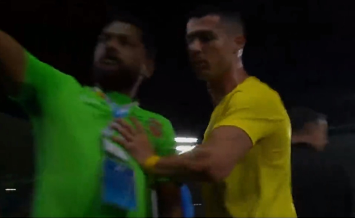 VIDEO: Cristiano Ronaldo se vuelve loco y agrede a un aficionado que quería una fotografía
