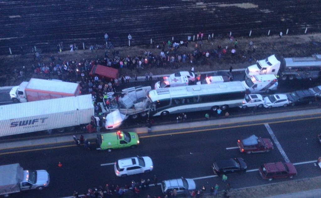 Choque múltiple deja 15 heridos en libramiento Toluca-Lerma