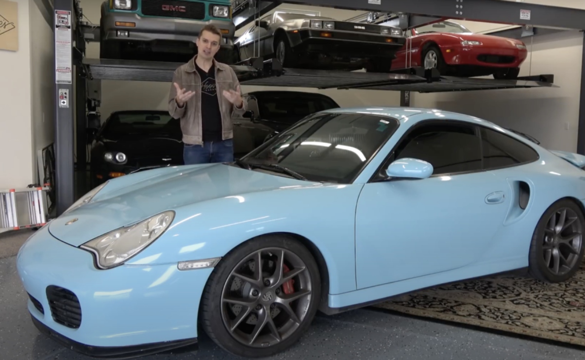 Este famoso youtuber repara autos de colección baratos