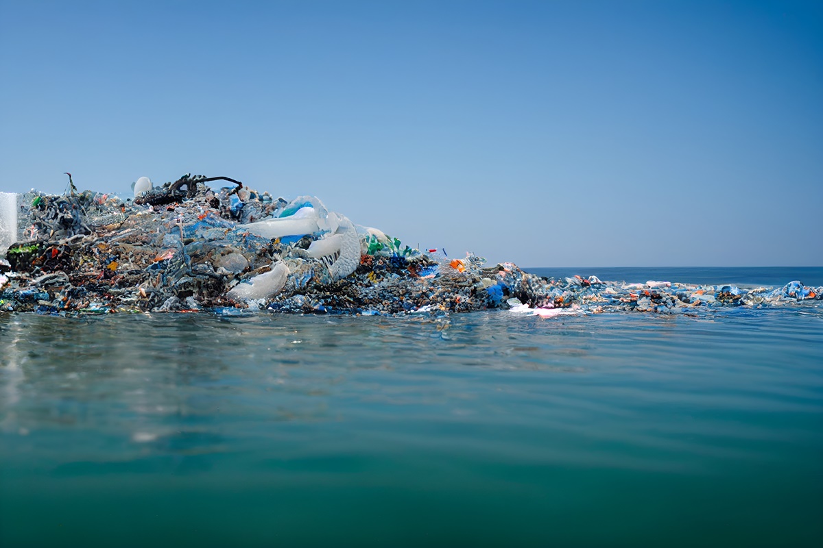 Científicos descubren un aumento "sin precedentes" de plástico en los océanos