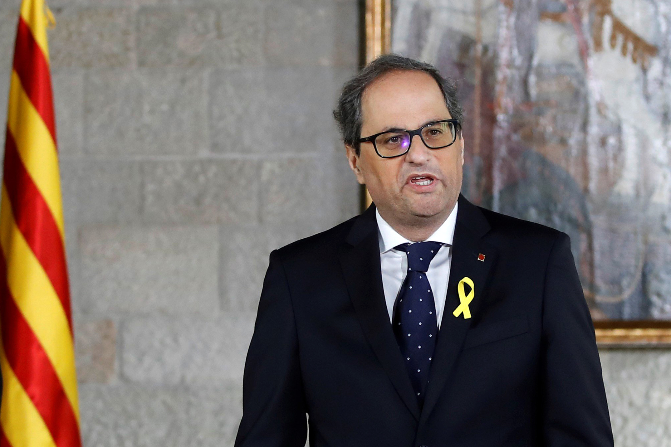 Presidente catalán nombra gobierno que incluye presos y exiliados