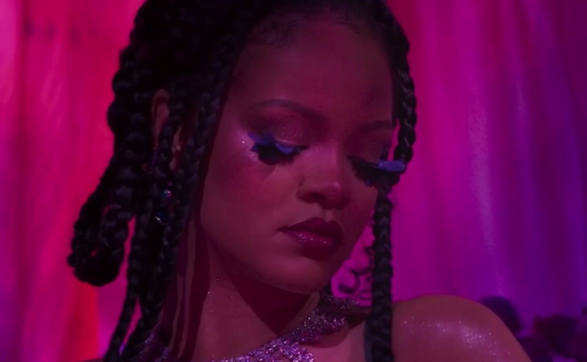 Rihanna pide perdón por utilizar texto sagrado islámico en su desfile de lencería