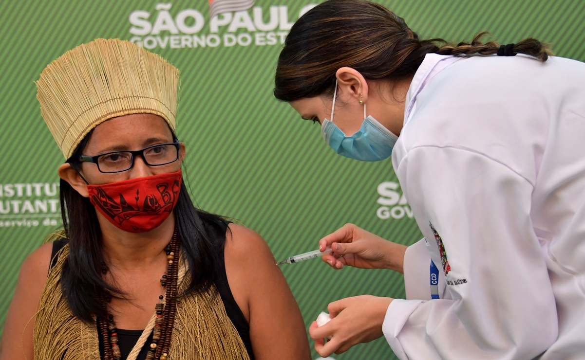 Brasil autoriza uso por emergencia de vacunas antiCovid de China y de Astrazeneca