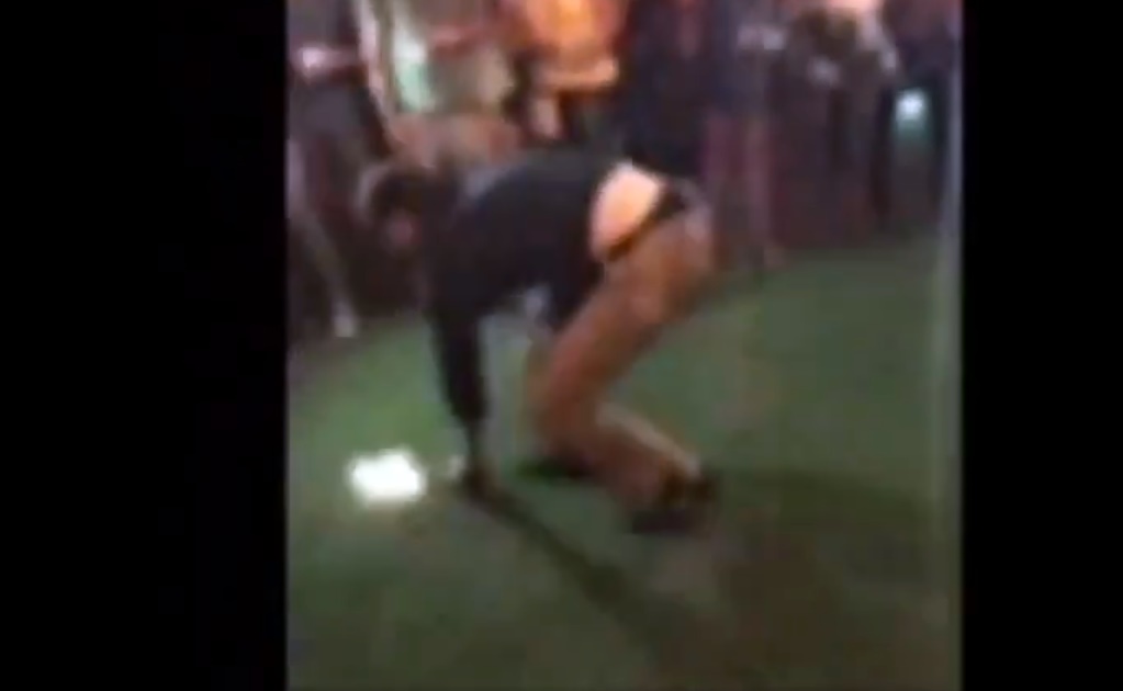 Video. Agente baila en bar de EU y dispara accidentalmente a sujeto 