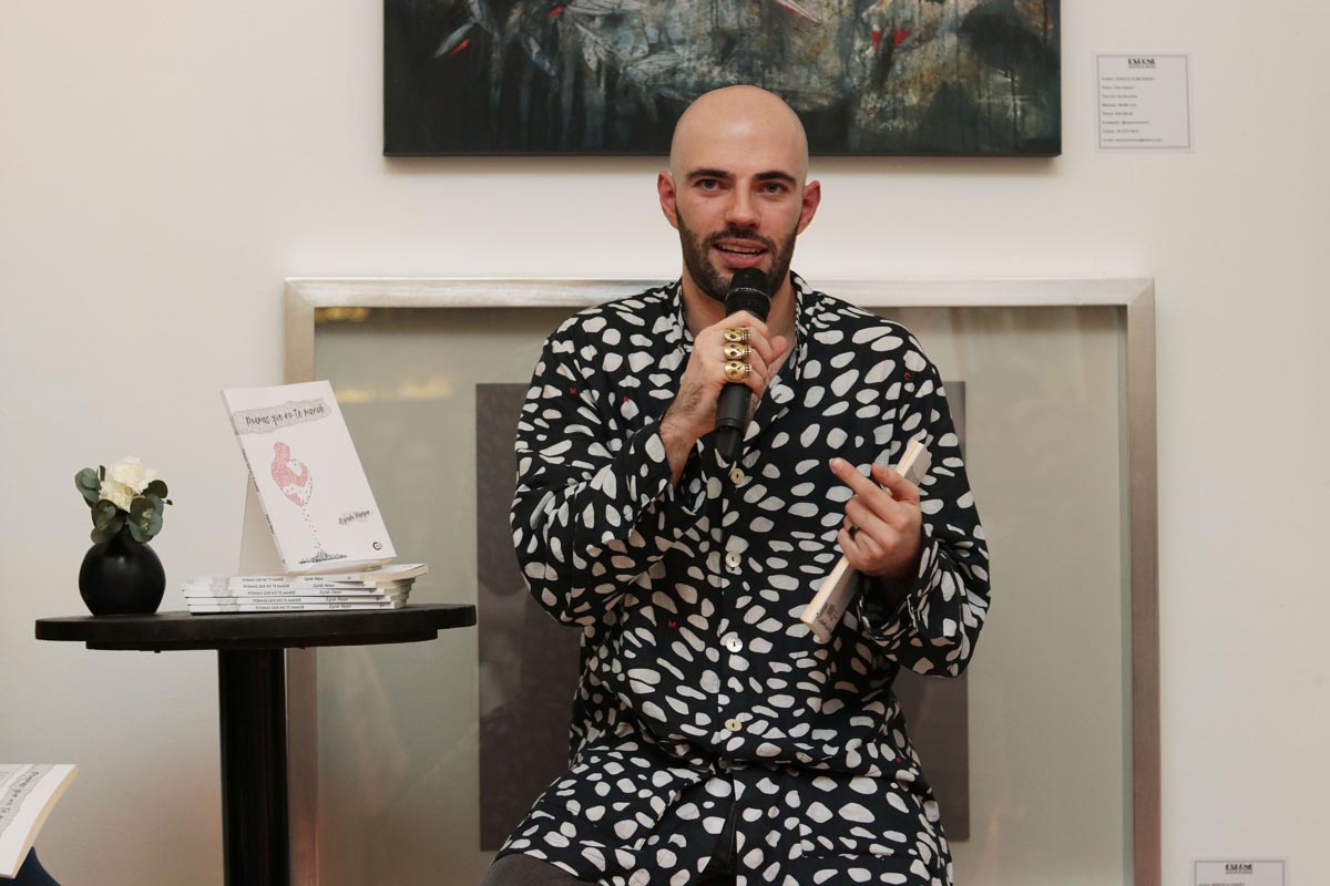 Alfredo Manzur presenta sus poemas