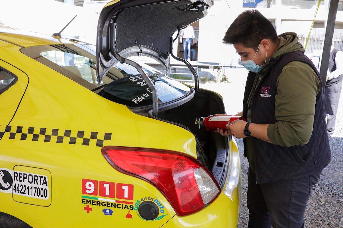 Perdonarán adeudos a concesionarios del transporte público  