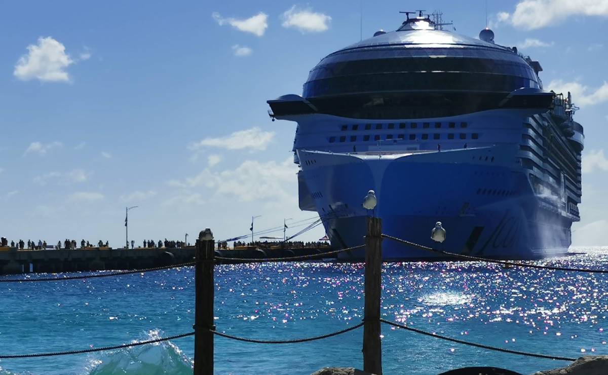 Arriba el crucero más grande del mundo en Mahahual, Quintana Roo