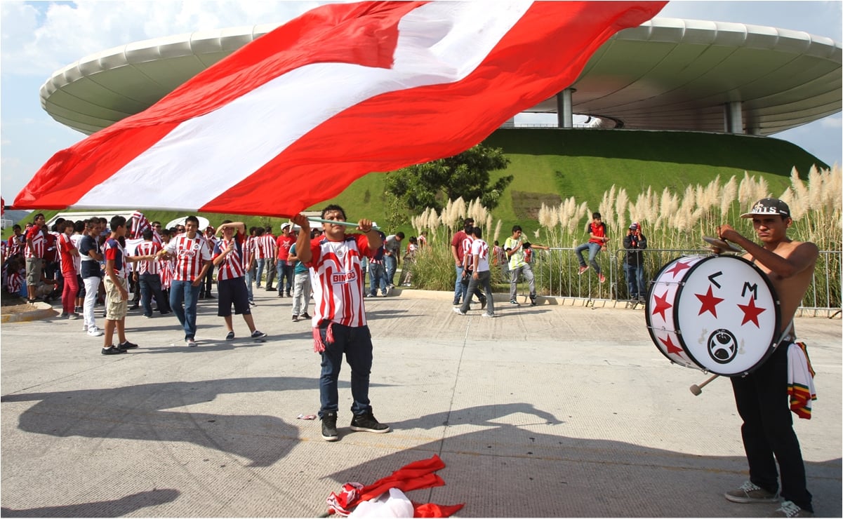 Barra de las Chivas lanza amenaza a directiva y jugadores