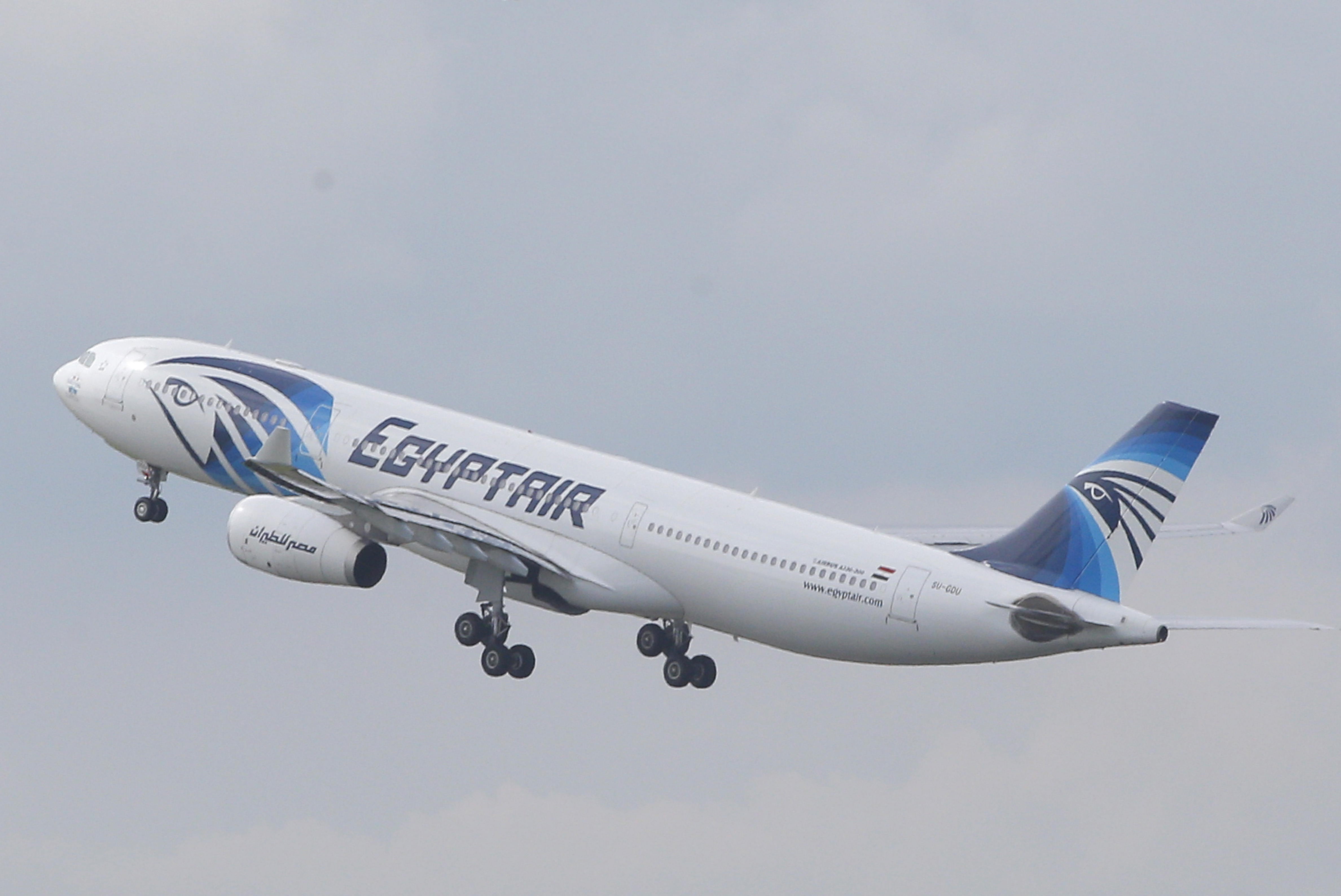 Afirma Egipto que encontró restos de avión de Egyptair