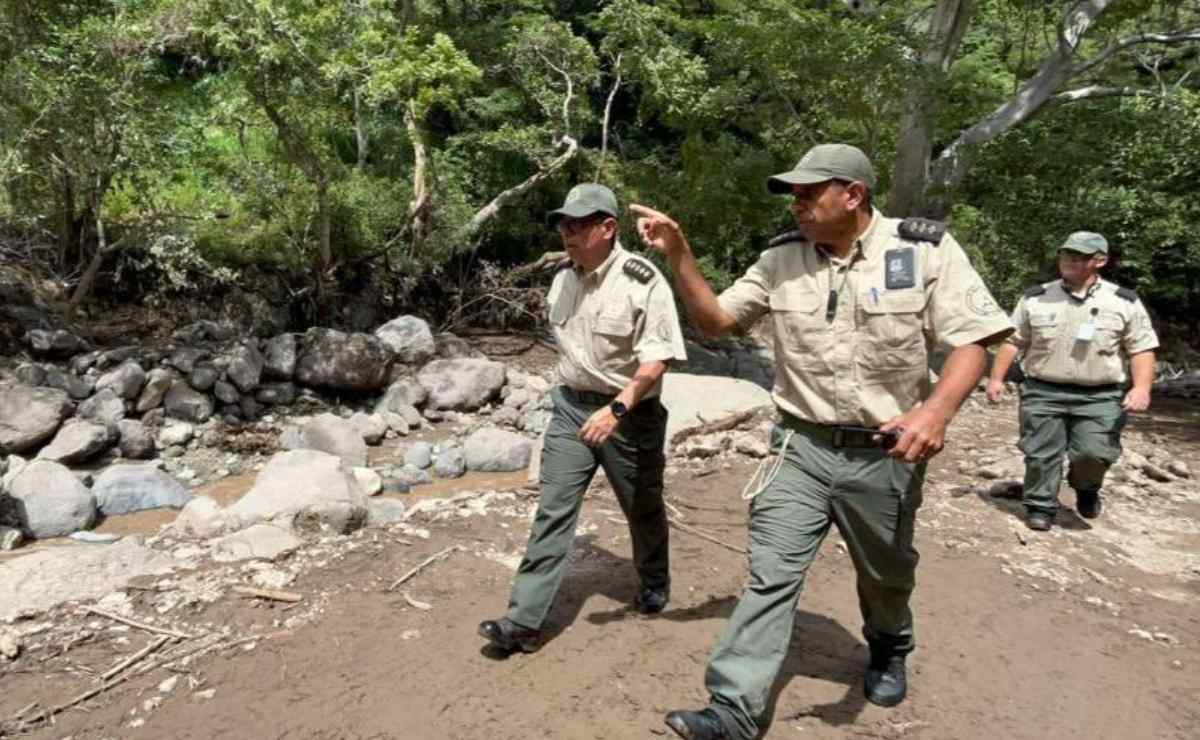 Continúa búsqueda de 3 desaparecidos en Autlán, tras el desbordamiento del arroyo El Jacolote 