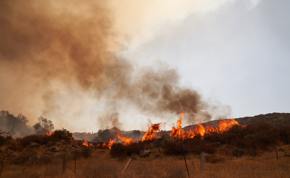 Incendios y sequías vinculados a emisores de carbono afectan principalmente a hispanos