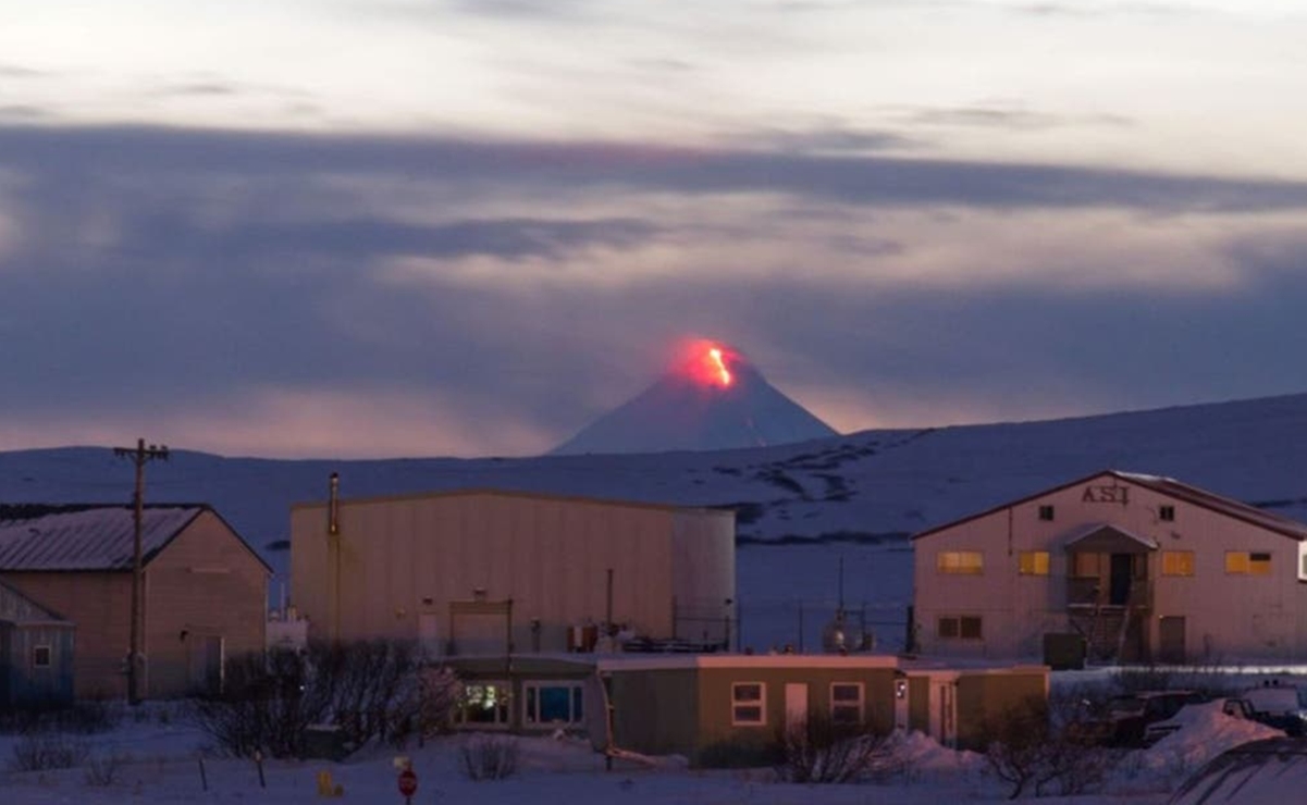 Declaran alerta roja en Alaska por erupción de volcán Shishaldin